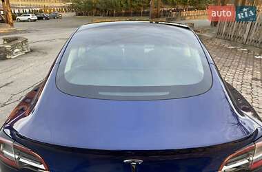Седан Tesla Model 3 2023 в Черновцах