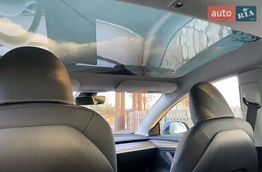 Седан Tesla Model 3 2023 в Чернівцях