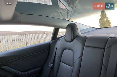 Седан Tesla Model 3 2023 в Черновцах