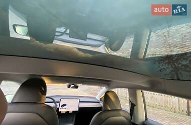 Седан Tesla Model 3 2023 в Чернівцях