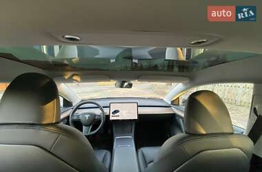 Седан Tesla Model 3 2023 в Черновцах