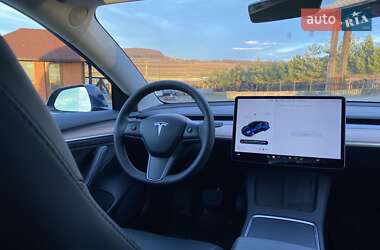 Седан Tesla Model 3 2023 в Черновцах