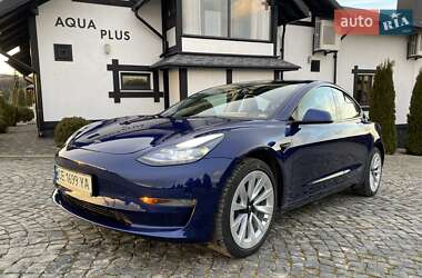 Седан Tesla Model 3 2023 в Черновцах