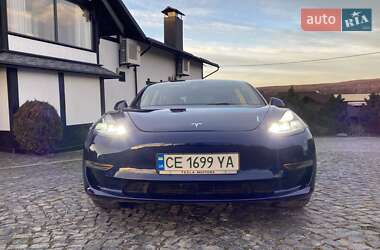 Седан Tesla Model 3 2023 в Черновцах