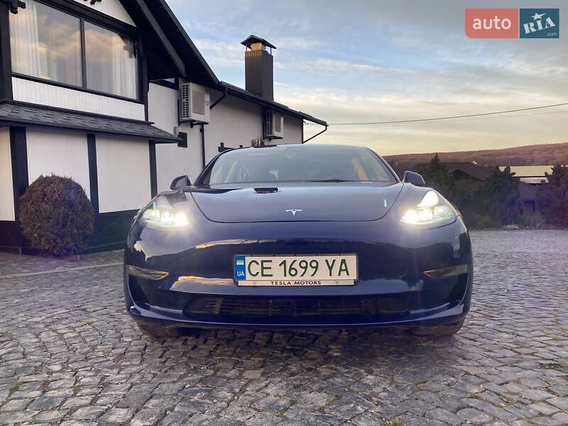 Седан Tesla Model 3 2023 в Черновцах