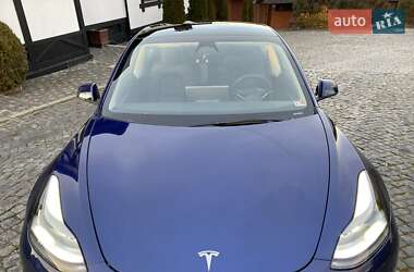 Седан Tesla Model 3 2023 в Чернівцях