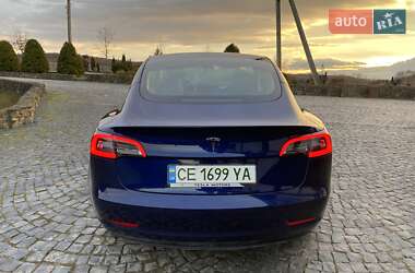 Седан Tesla Model 3 2023 в Черновцах