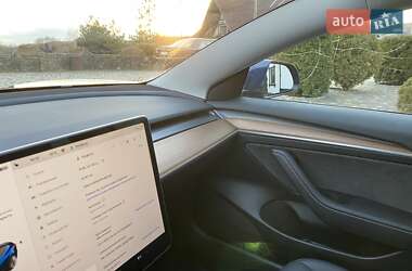 Седан Tesla Model 3 2023 в Черновцах