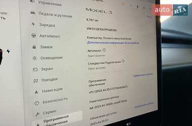 Седан Tesla Model 3 2023 в Черновцах