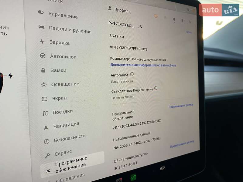 Седан Tesla Model 3 2023 в Черновцах