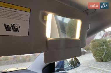 Седан Tesla Model 3 2023 в Черновцах