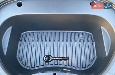 Седан Tesla Model 3 2023 в Черновцах