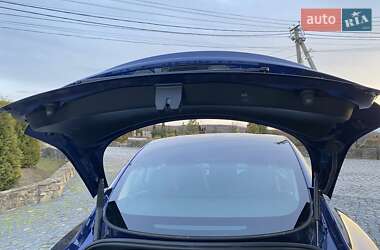 Седан Tesla Model 3 2023 в Черновцах