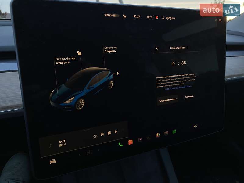 Седан Tesla Model 3 2023 в Черновцах