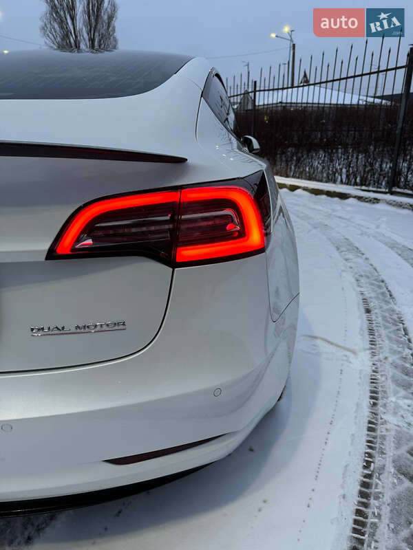 Седан Tesla Model 3 2020 в Киеве