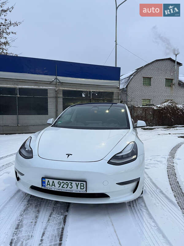 Седан Tesla Model 3 2020 в Киеве