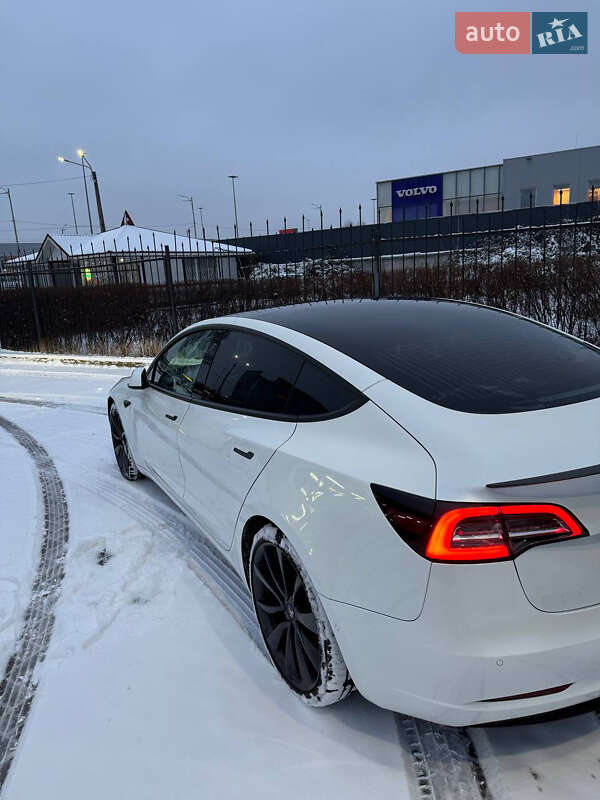 Седан Tesla Model 3 2020 в Киеве
