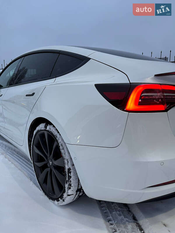 Седан Tesla Model 3 2020 в Киеве