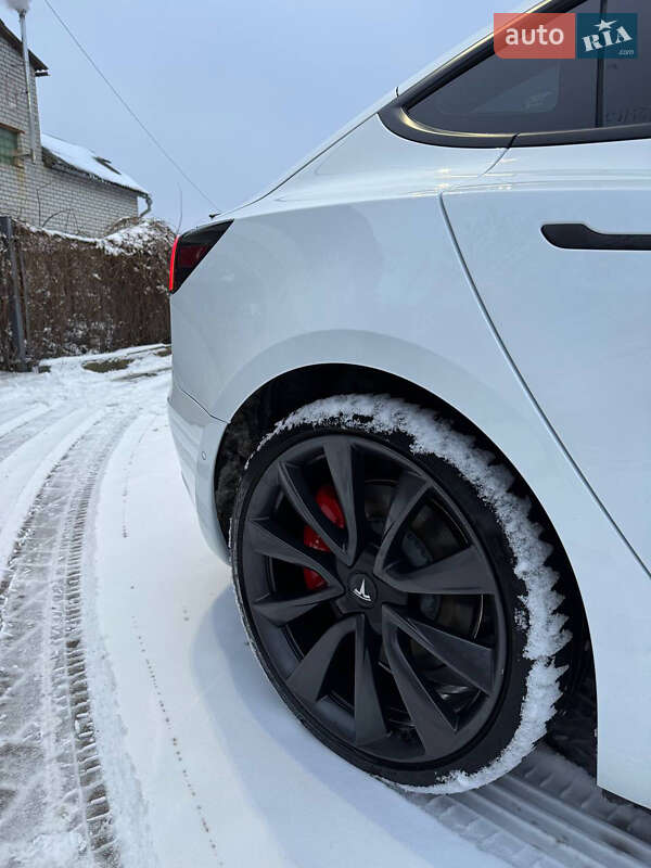 Седан Tesla Model 3 2020 в Киеве