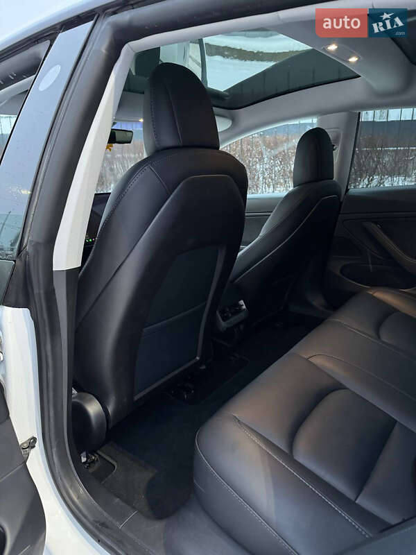 Седан Tesla Model 3 2020 в Киеве