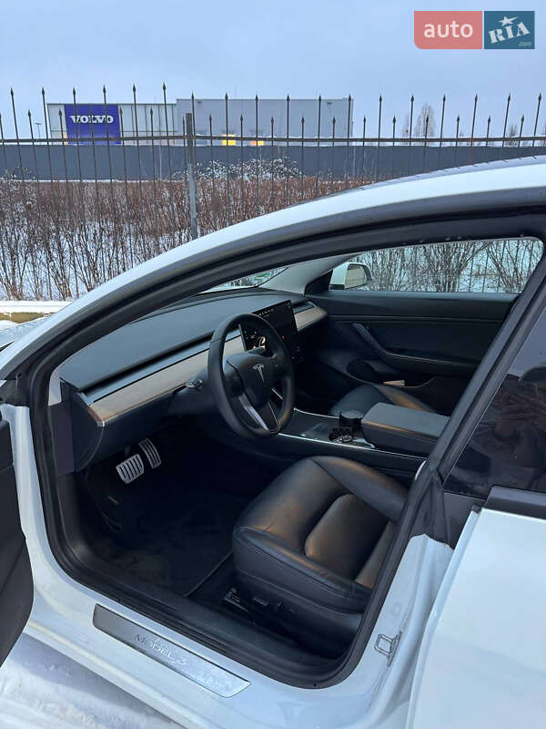 Седан Tesla Model 3 2020 в Киеве