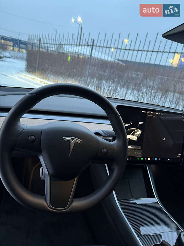 Седан Tesla Model 3 2020 в Киеве