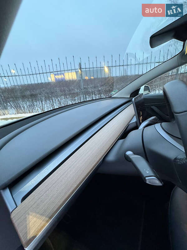 Седан Tesla Model 3 2020 в Киеве