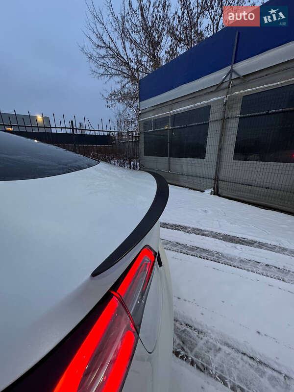 Седан Tesla Model 3 2020 в Киеве