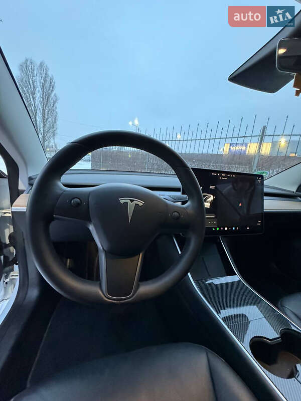 Седан Tesla Model 3 2020 в Киеве