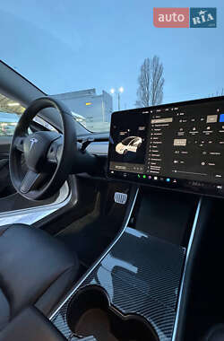 Седан Tesla Model 3 2020 в Киеве