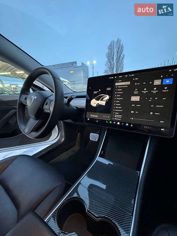 Седан Tesla Model 3 2020 в Киеве