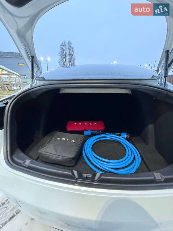 Седан Tesla Model 3 2020 в Киеве