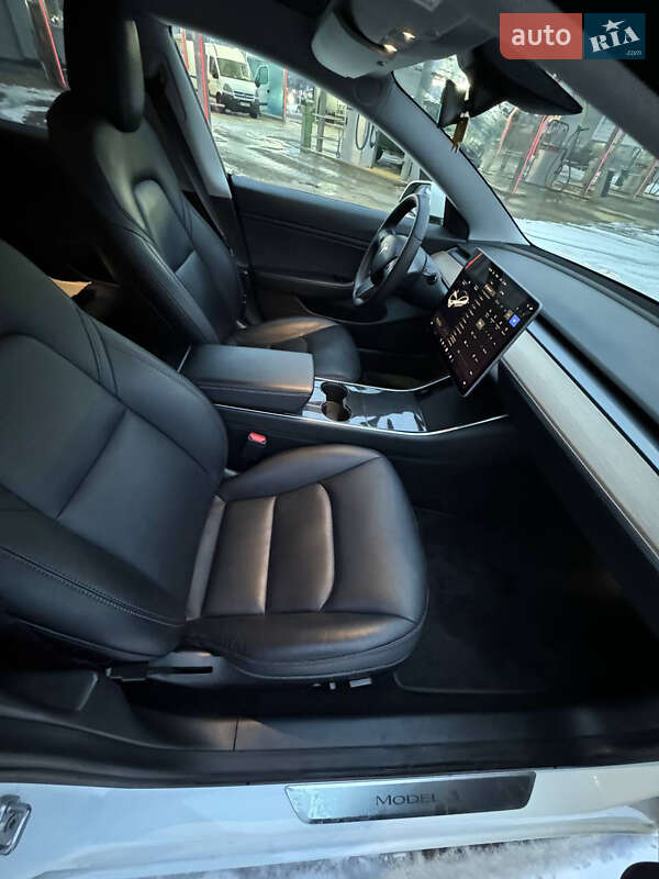 Седан Tesla Model 3 2020 в Киеве