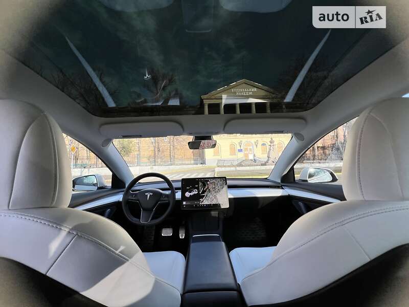Седан Tesla Model 3 2022 в Николаеве