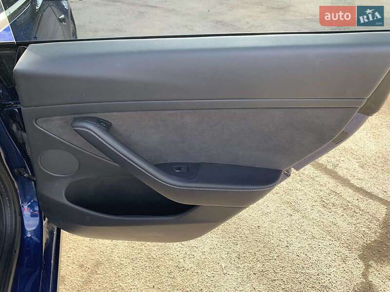 Седан Tesla Model 3 2022 в Кропивницькому