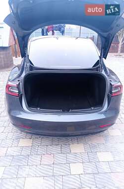 Седан Tesla Model 3 2018 в Львове