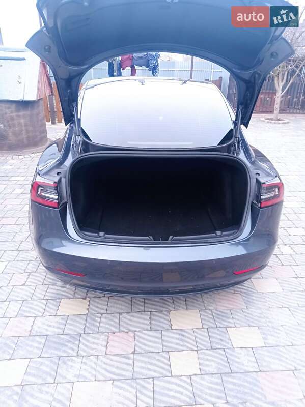 Седан Tesla Model 3 2018 в Львові