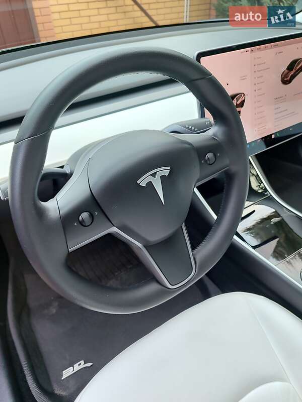 Седан Tesla Model 3 2019 в Запоріжжі