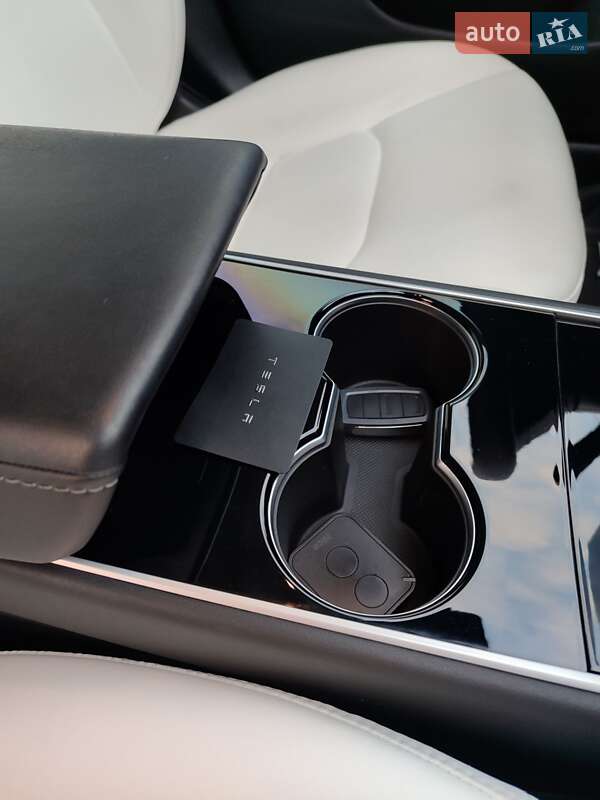 Седан Tesla Model 3 2019 в Запоріжжі