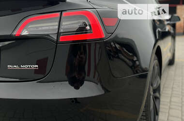 Седан Tesla Model 3 2019 в Львове