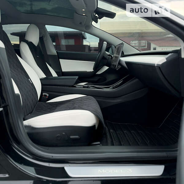 Седан Tesla Model 3 2019 в Львове
