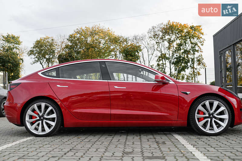 Седан Tesla Model 3 2019 в Львове