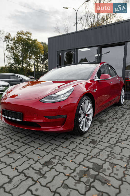 Седан Tesla Model 3 2019 в Львове