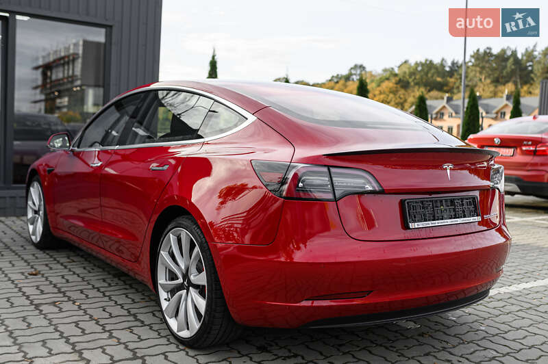 Седан Tesla Model 3 2019 в Львове