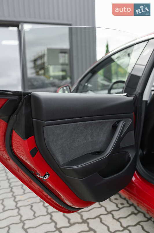 Седан Tesla Model 3 2019 в Львове
