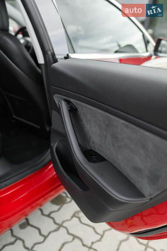 Седан Tesla Model 3 2019 в Львове