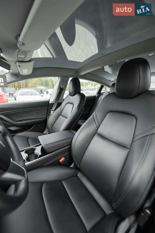 Седан Tesla Model 3 2019 в Львове