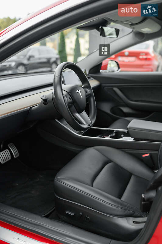 Седан Tesla Model 3 2019 в Львове