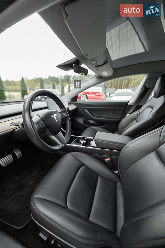 Седан Tesla Model 3 2019 в Львове