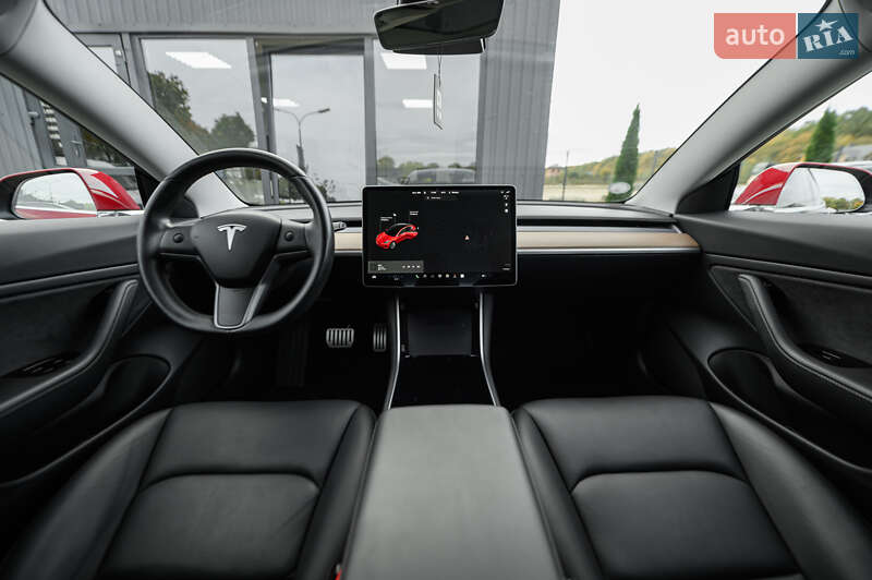 Седан Tesla Model 3 2019 в Львове